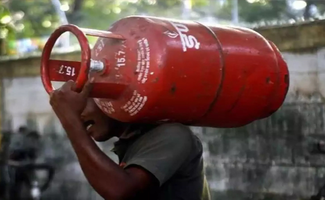 ATF price cut by 1.5 pc, commercial LPG rates down Rs 14.5 per cylinder