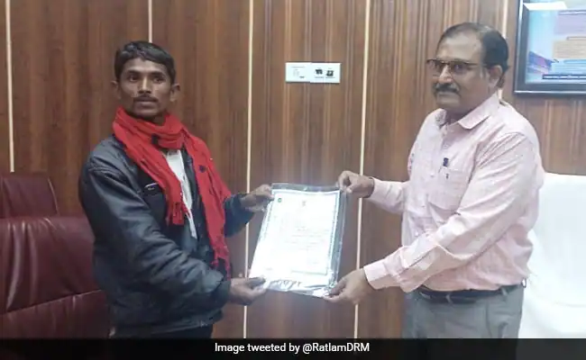 Guj shepherd runs for a km before flagging down goods train as he spots rail track broken; honoured