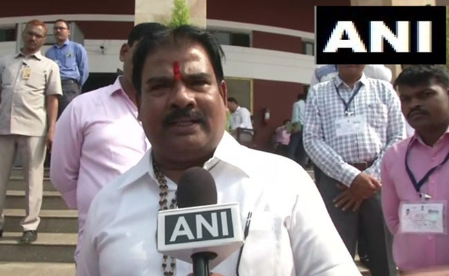 Shiv Sena MLA claims he killed a tiger in 1987, wears its tooth around his neck