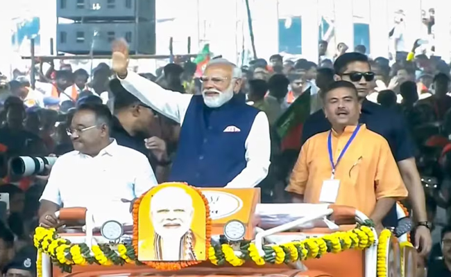PM arrives at Brigade Parade Grounds for swearing-in ceremony of BJP's first govt in Bengal