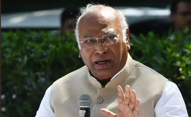 Clueless foreign policy or one-sided surrender?, asks Kharge on US interim trade deal