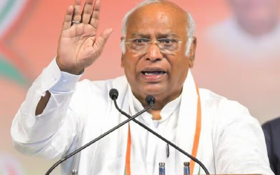 PM talks of 'mangalsutra', mutton, 'mujra', but not about 'Make in India' which has flopped: Kharge