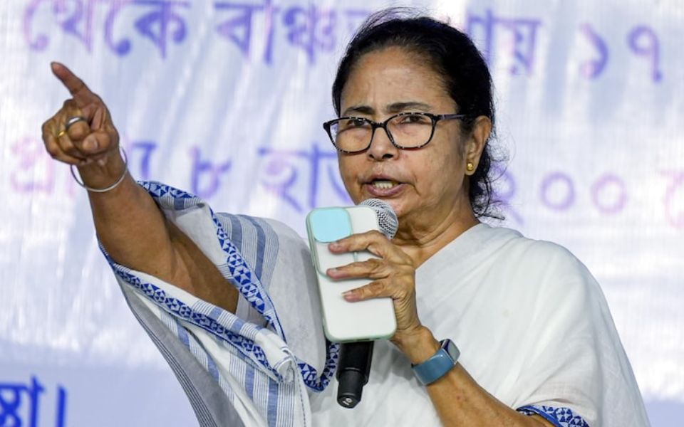 Salute Arun Goel for not succumbing to BJP's pressure: Mamata Banerjee