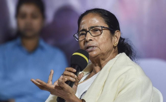 Disrespect of national anthem complaint: Bombay HC refuses to grant any relief to Mamata Banerjee