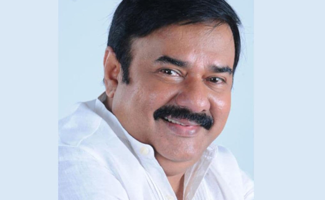 Two youths injured as bike collides with car driven by actor Maniyanpilla Raju in Thiruvananthapuram