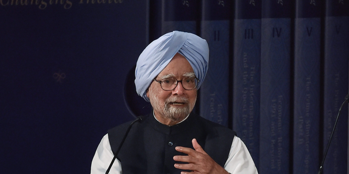 Media needs to be vigilant, flag govt's shortcomings: Former PM Manmohan Singh
