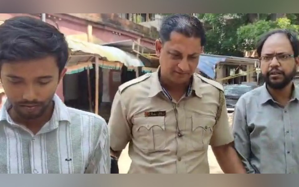 Bengal: Chandan, Progyajit Mondal arrested for trying to incite tension with poster of Pakistan flag