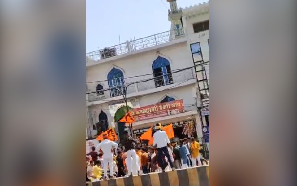 VHP, Bajrang Dal activists stop Ram Navami rally outside mosque, play loud music in UP