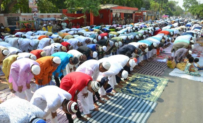 Eid prayers: 2,000 people booked in Kanpur for offering namaz on public road