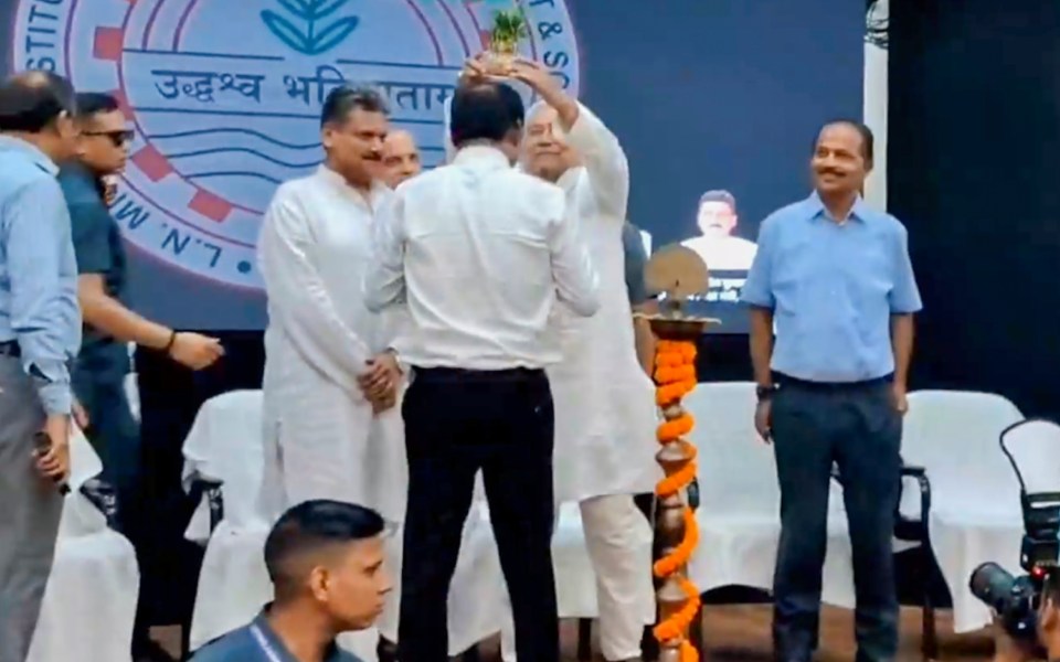 Nitish Kumar places flowerpot on bureaucrat's head at Patna event, RJD questions his 'mental state'
