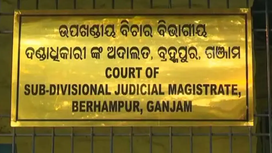 undertrial-wields-knife-at-judge-inside-odisha-court