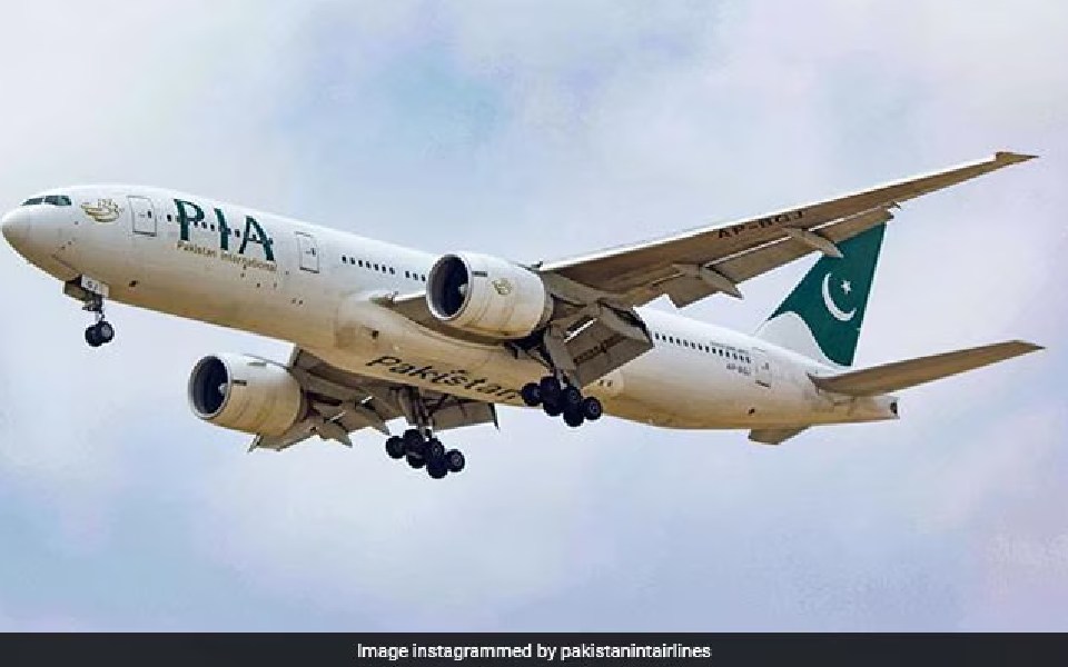 India bans Pakistan airlines from using Indian airspace