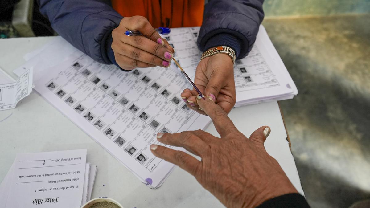Duplicate entries in voters' list: Aadhar sharing to remain voluntary