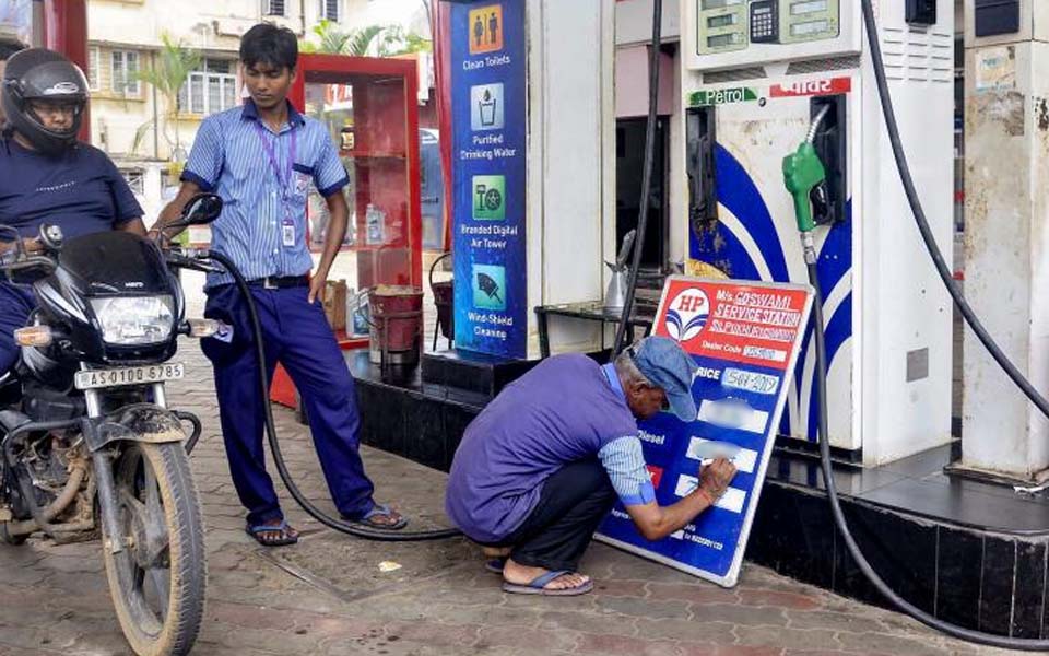 Petrol crosses Rs 100/litre mark in Leh, Andhra Pradesh, Telangana