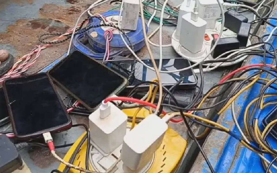 People pay Rs 20 per hour to charge mobile phones in Odisha's cyclone-hit Bhadrak