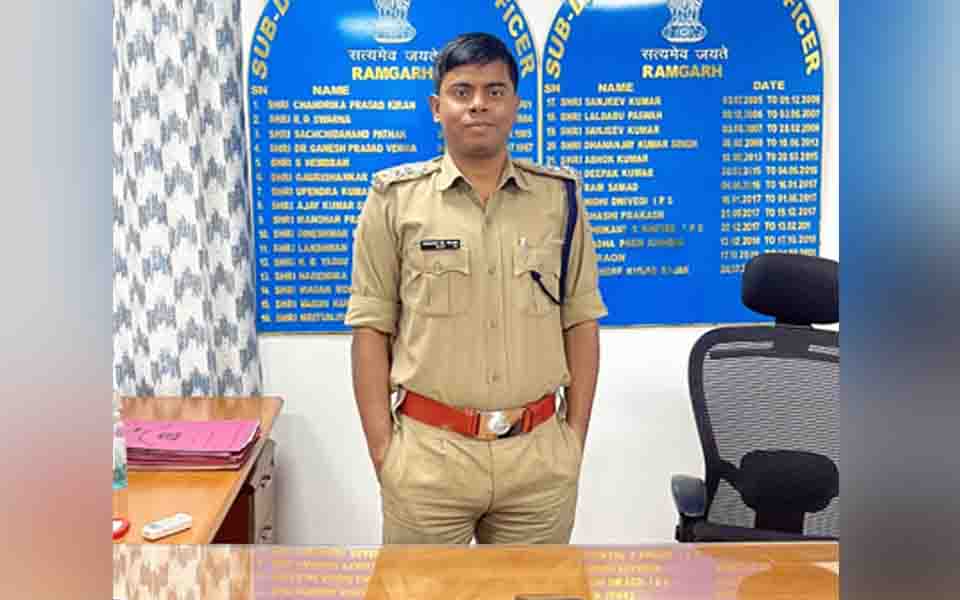 Jharkhand Police's DSP alleges domestic violence by wife, shares video of wife's physical assault