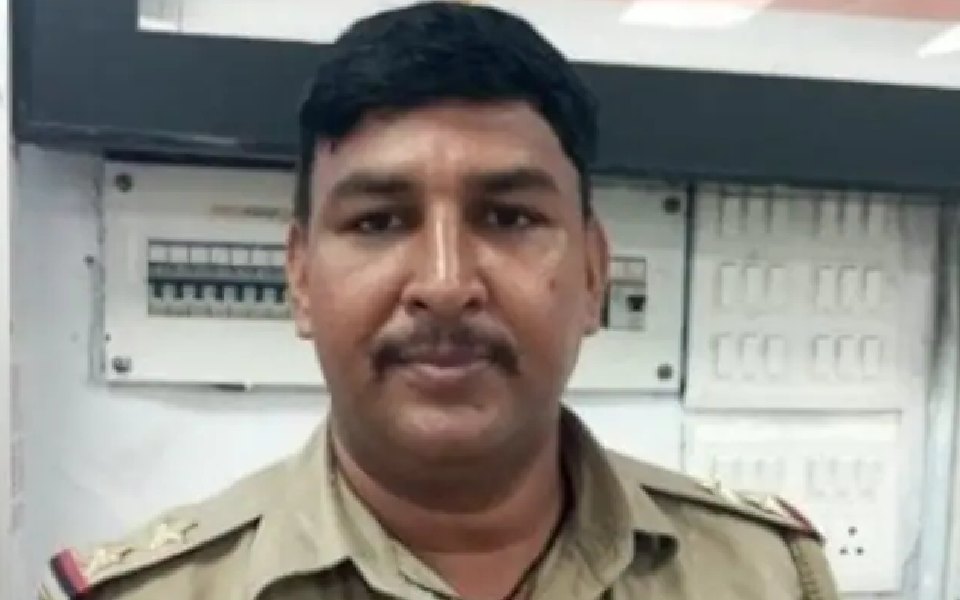 UP cop demands 5 kg potatoes as 'bribe', suspended after audio goes viral