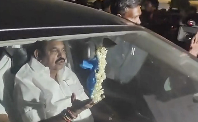 AIADMK chief Palaniswami holds meeting with party MLAs from TN at pvt resort in Pondy