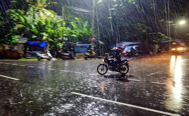 Rains continue to lash Kerala; orange alert in four districts, trains delayed