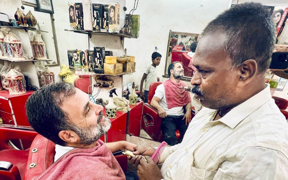 Rahul Gandhi helps barber get essential items for his shop