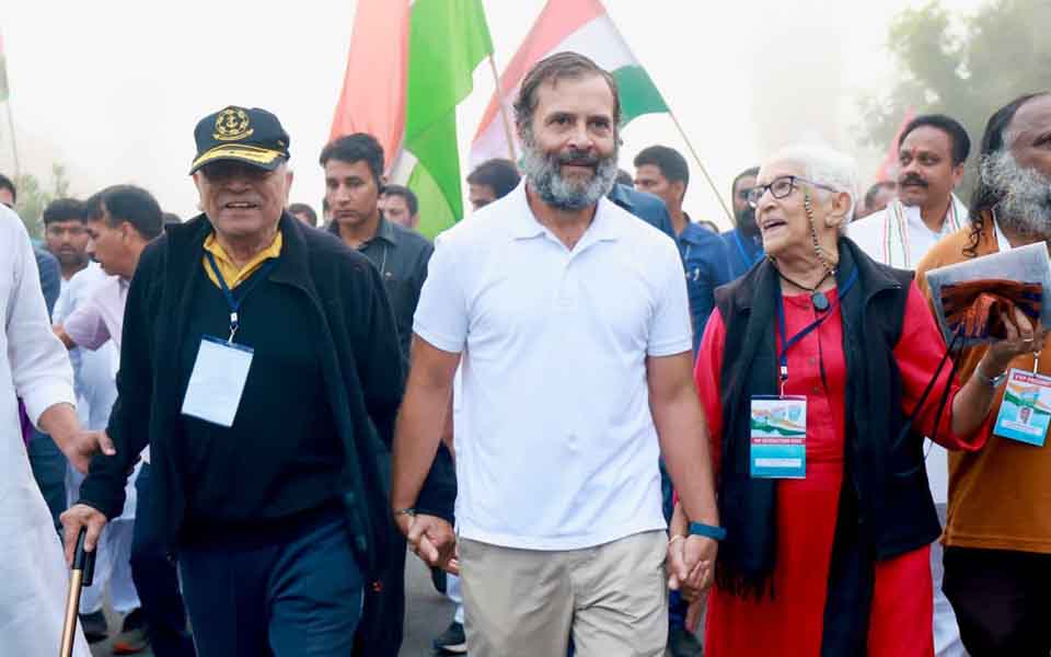 Ex-Navy chief Admiral Ramdas joins Rahul Gandhi in Bharat Jodo Yatra