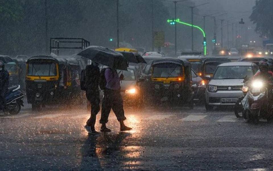 Red Alert Issued For Four Districts In Kerala As Heavy Rainfall ...