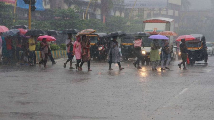 Heavy rains in Kerala: Red alert in 10 districts, 6 deaths, thousands relocated to camps