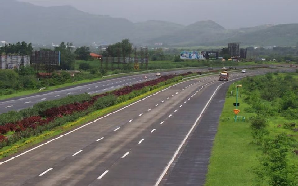 Govt approves 8 high-speed road corridor projects of Rs 50,655 cr
