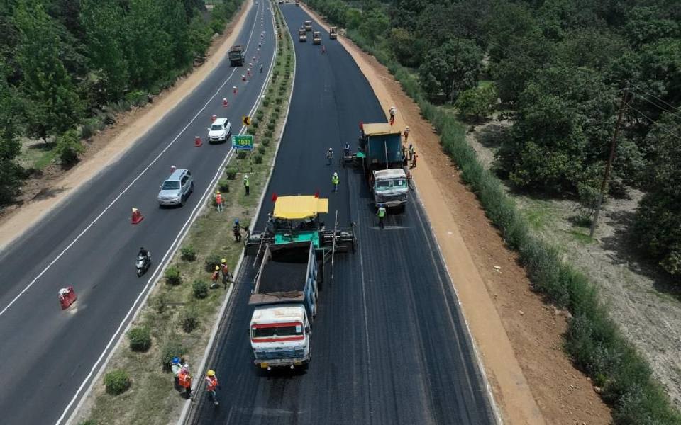 Ghaziabad Aligarh Expressway Creates Record By Laying Bituminous 