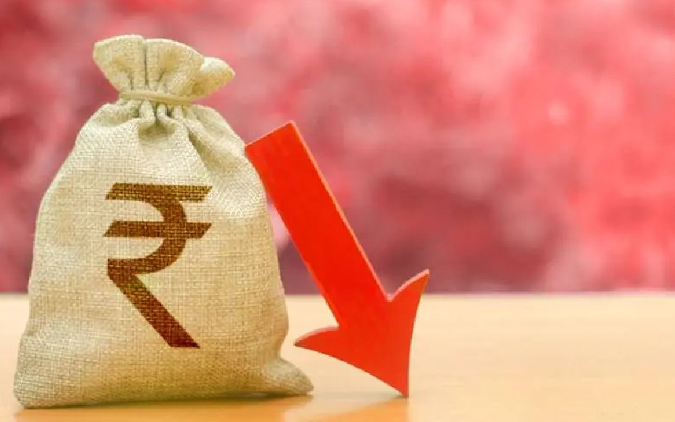 Rupee falls 4 paise to close at fresh record low of 85.15 against US dollar