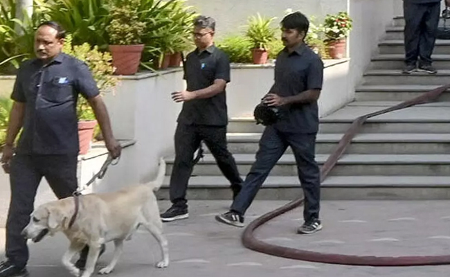 Gujarat HC, several district courts and govt offices get bomb threats; nothing suspicious found