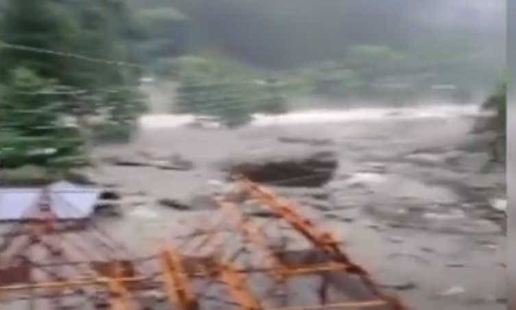 Cloud burst in Himachal Pradesh's Kullu, at least 4 feared washed away