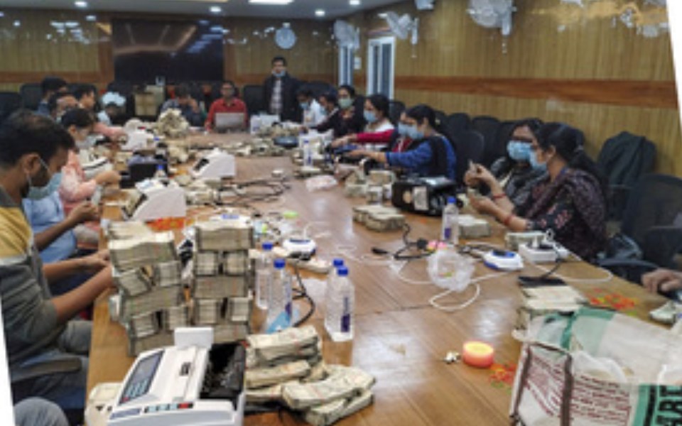 Rs 351 crore cash haul in I-T raids against business group linked to Cong MP