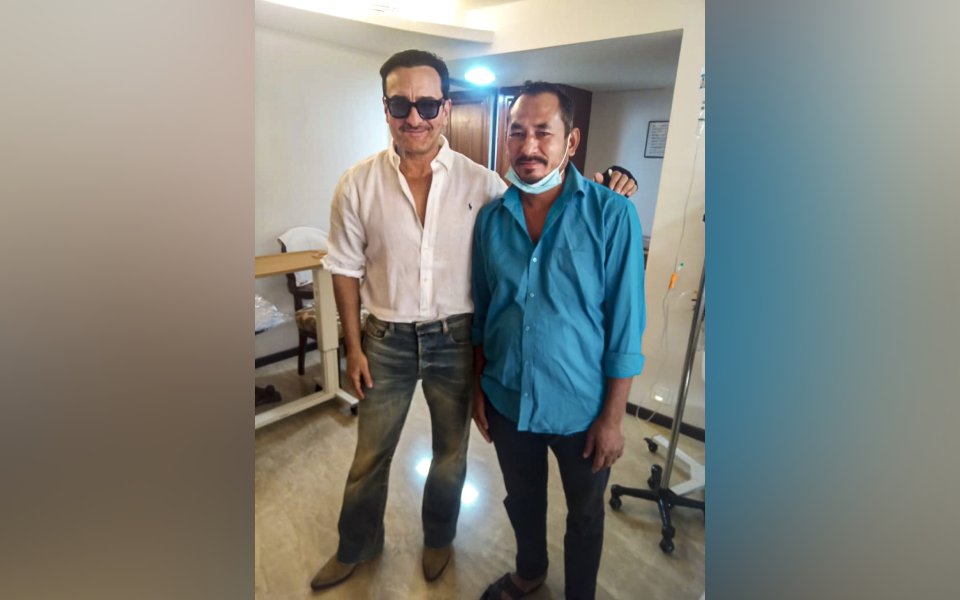 Saif thanks, gives money to auto-rickshaw driver who took him to hospital post-knife attack