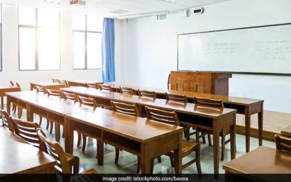 J’khand principal orders 80 schoolgirls to remove shirts for writing on them; probe initiated