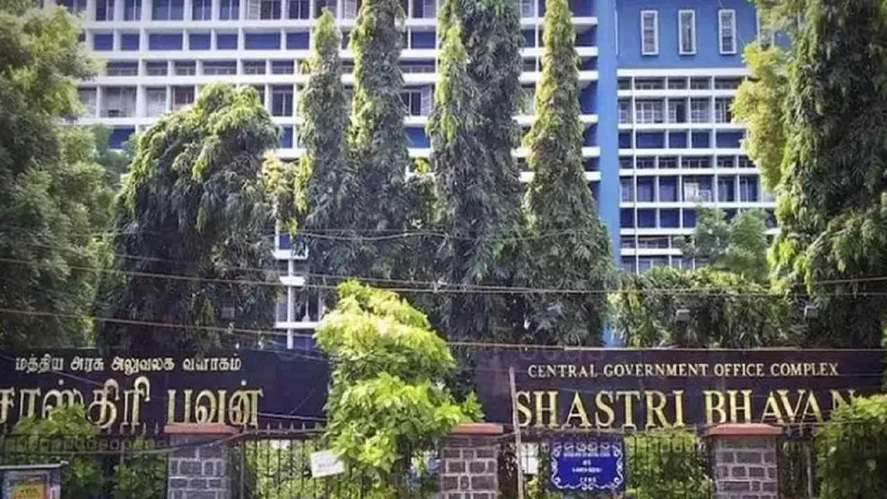 IT ministry scientist dies after jumping-off from 7th floor of Delhi's Shastri Bhavan