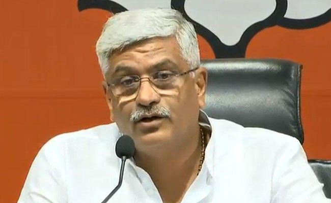 Request Sonia Gandhi to return Nehru's letters to Prime Ministers' Museum: Minister Shekhawat