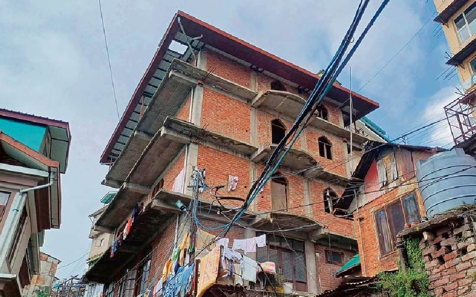 Municipal Commissioner orders demolition of 3 unauthorised storeys of disputed Sanjauli mosque