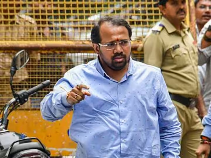 Khichdi distribution 'scam': Bombay HC grants bail to Shiv Sena (UBT) leader Suraj Chavan