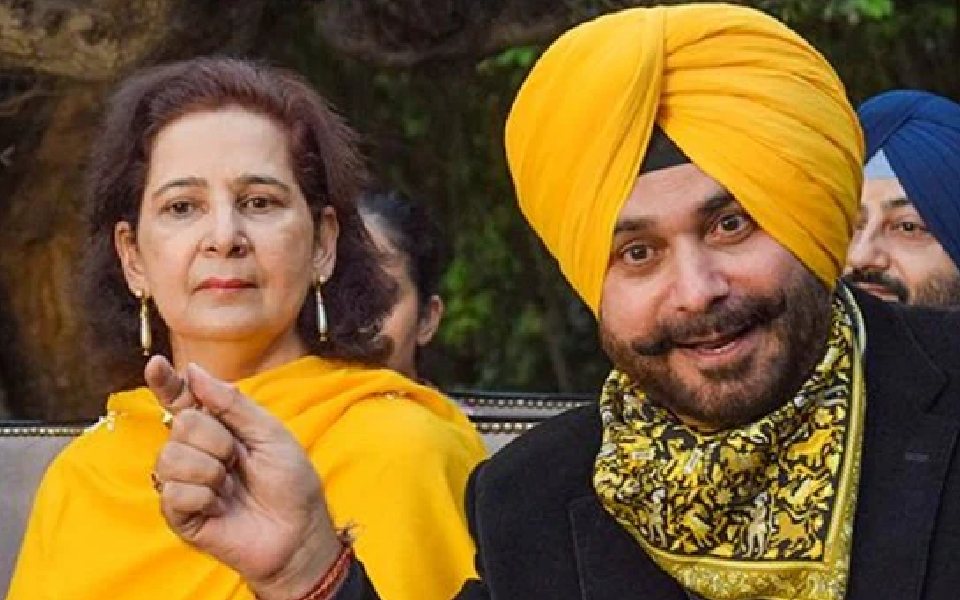 Navjot Sidhu issues clarification after doctors question his claim on cancer diet