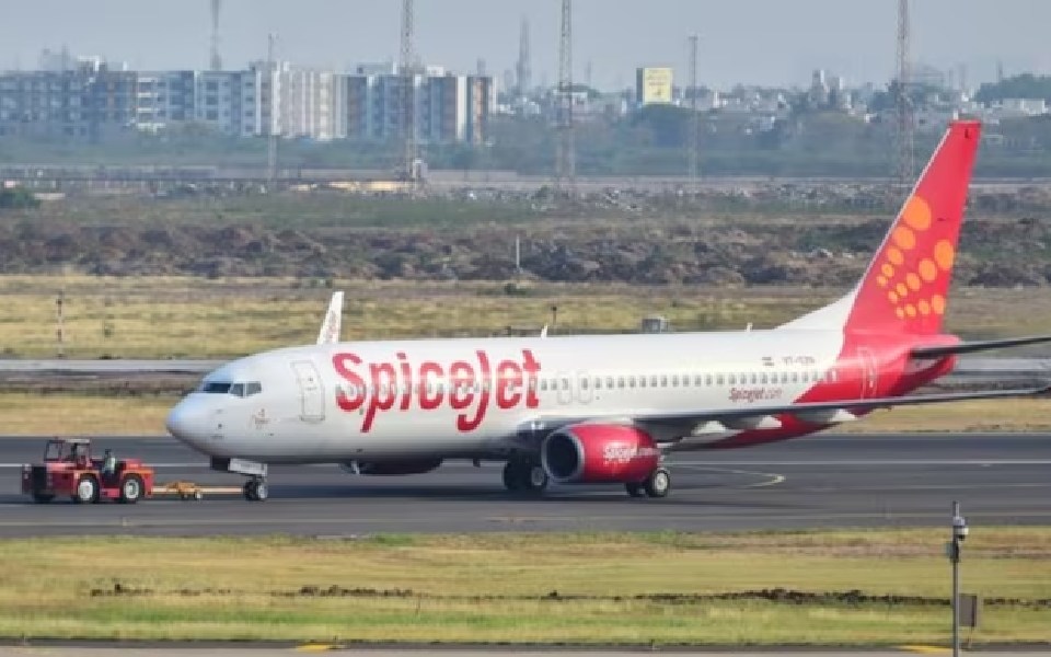 SpiceJet flight with 197 passengers onboard makes emergency landing at Kochi airport