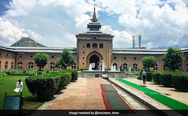 Srinagar Jamia Mosque closed for Friday prayers for 20th week
