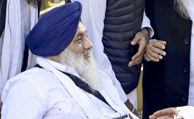 Day after attack, Sukhbir Badal performs 'sewa' at Takht Kesgarh Sahib in Punjab