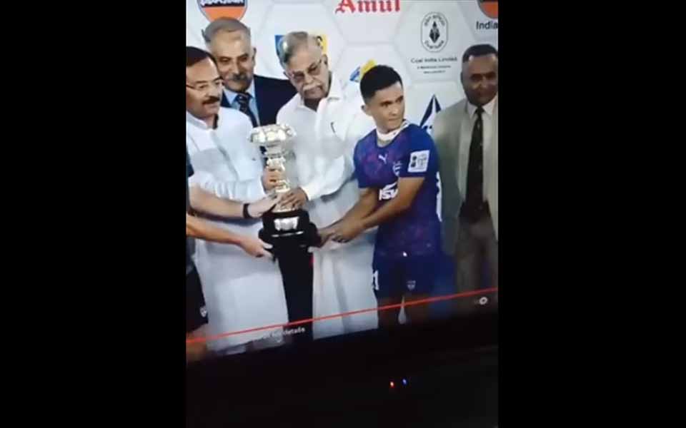 West Bengal governor slammed for 'pushing' Sunil Chhetri during presentation ceremony