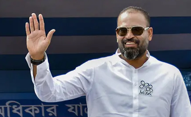 TMC MP Yusuf Pathan visits residence of deceased migrant labourer in Bengal's Beldanga