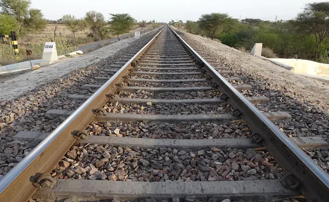 Police officer's body found on railway tracks in Beed, suicide note found