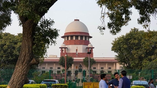 SC allows BJP govt to withdraw cases against Centre, LG in AAP regime