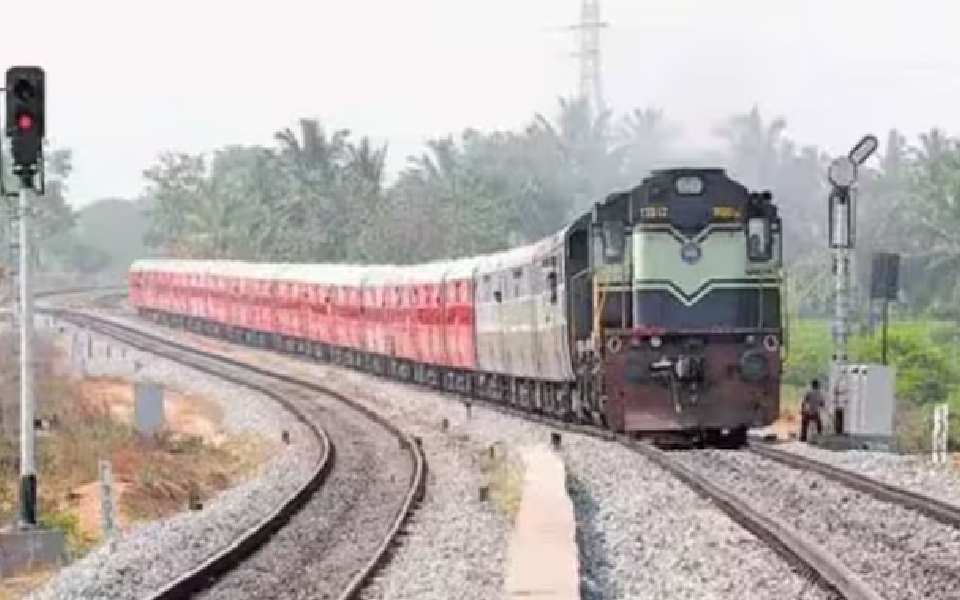 Iron frame found placed on rail tracks near Gwalior; case registered, probe on