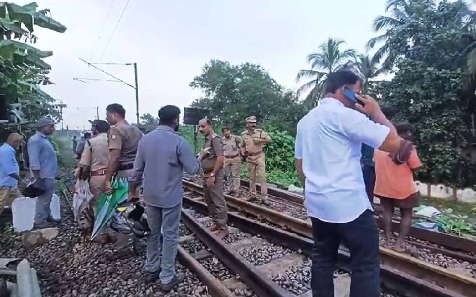 Four sanitary workers fatally struck by Kerala Express near Shoranur railway station