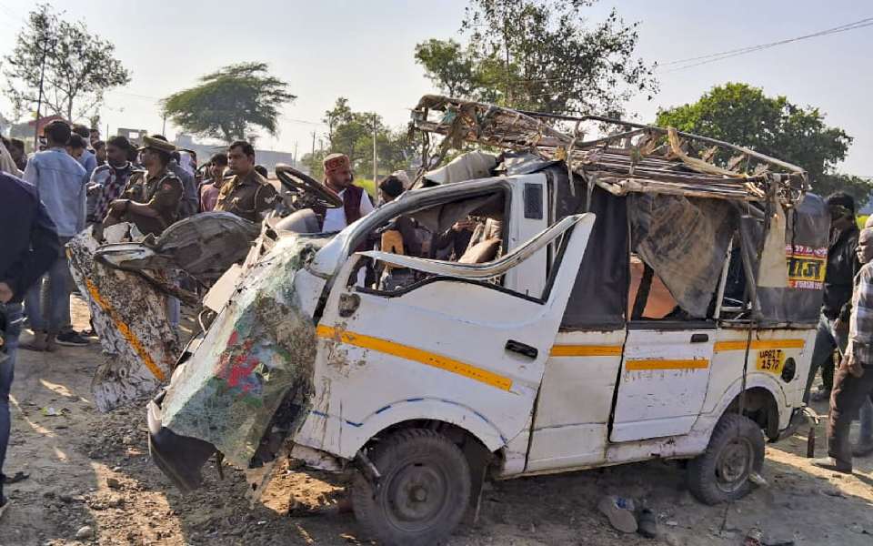 7 killed, 14 injured in truck-pickup vehicle collision in UP's Hathras